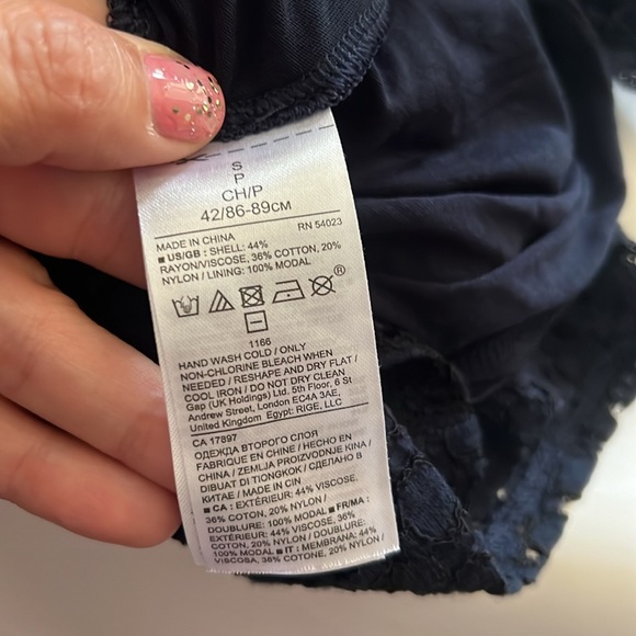 1 hour sale. Banana Republic, navy blue lace overlay top with lining, small - Picture 4 of 8